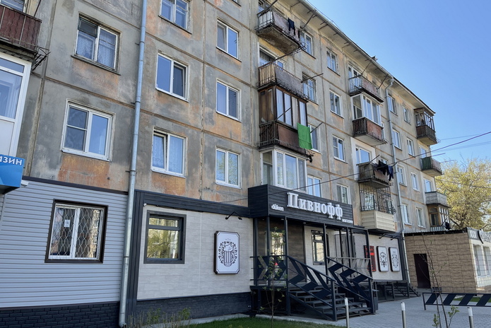 На улице Казахстан фасады домов предлагают покрасить владельцам магазинов